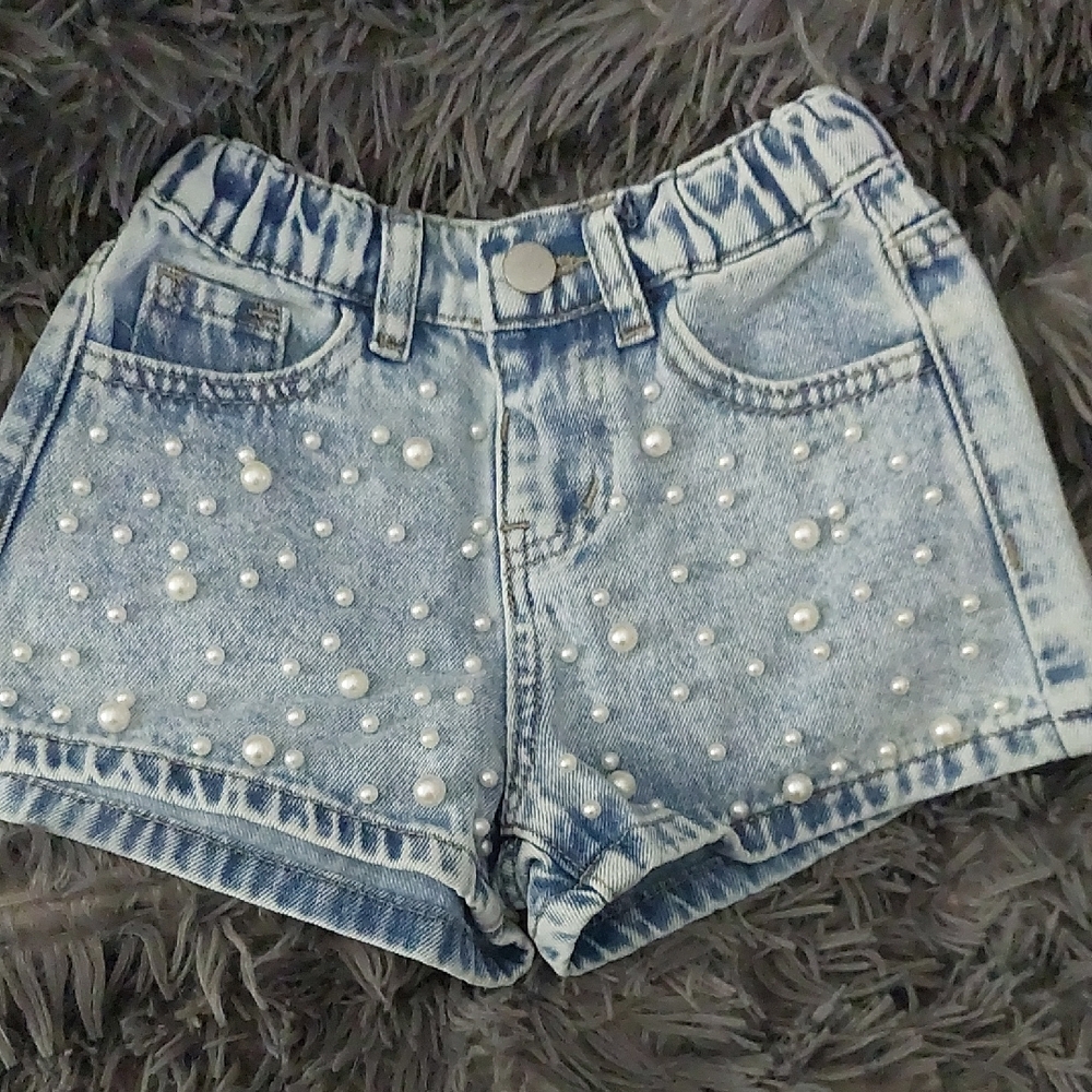 Toddler Girls Pearl Embellished Ligh Wash Denim Shorts~ Sz 4T. NWOT.